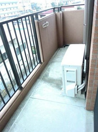 エストパレのバルコニー|広々バルコニーで洗濯物を干せます