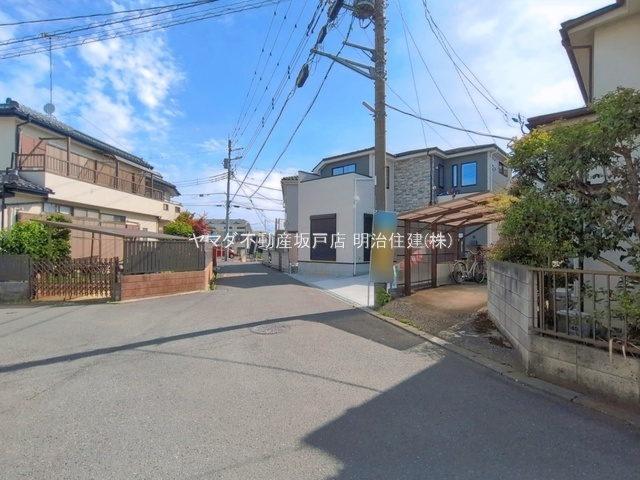 川越市吉田4期　新築戸建の前面道路含む現地写真