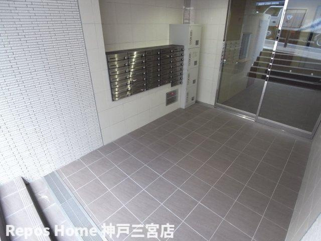 シャルマンパレ神戸花隈のエントランス