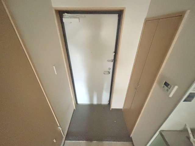 CRUM-1の玄関