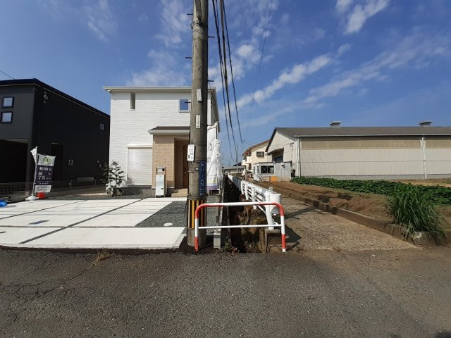熊本市南区野口１丁目の新築一戸建の前面道路含む現地写真