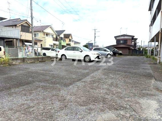 アメニクスMの駐車場