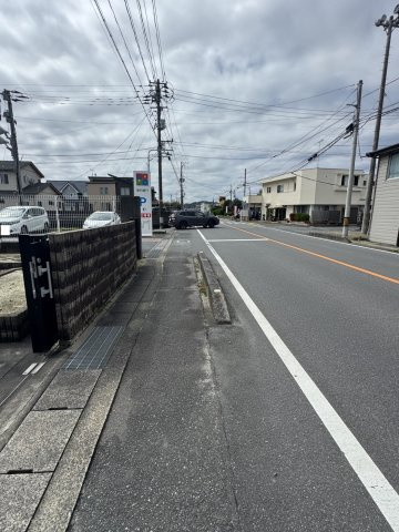 錦町作鞍 中古一戸建ての前面道路含む現地写真