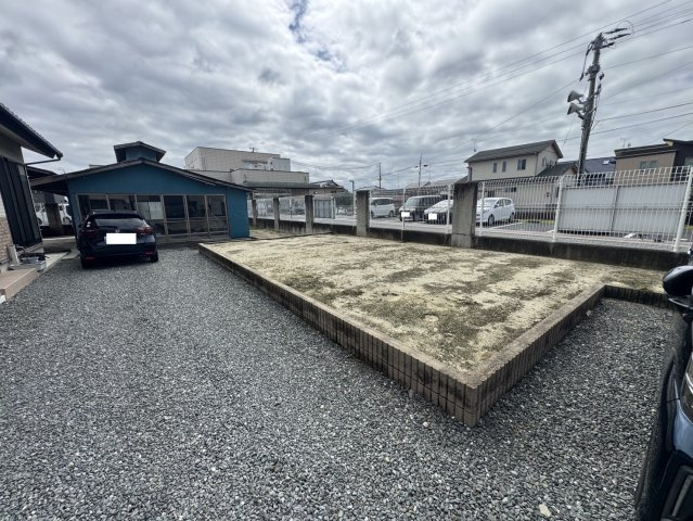 錦町作鞍 中古一戸建ての駐車場