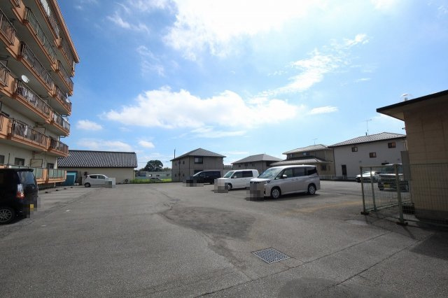グレースコーポの駐車場|カースペースがあります