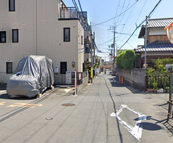 エルメスコートの周辺