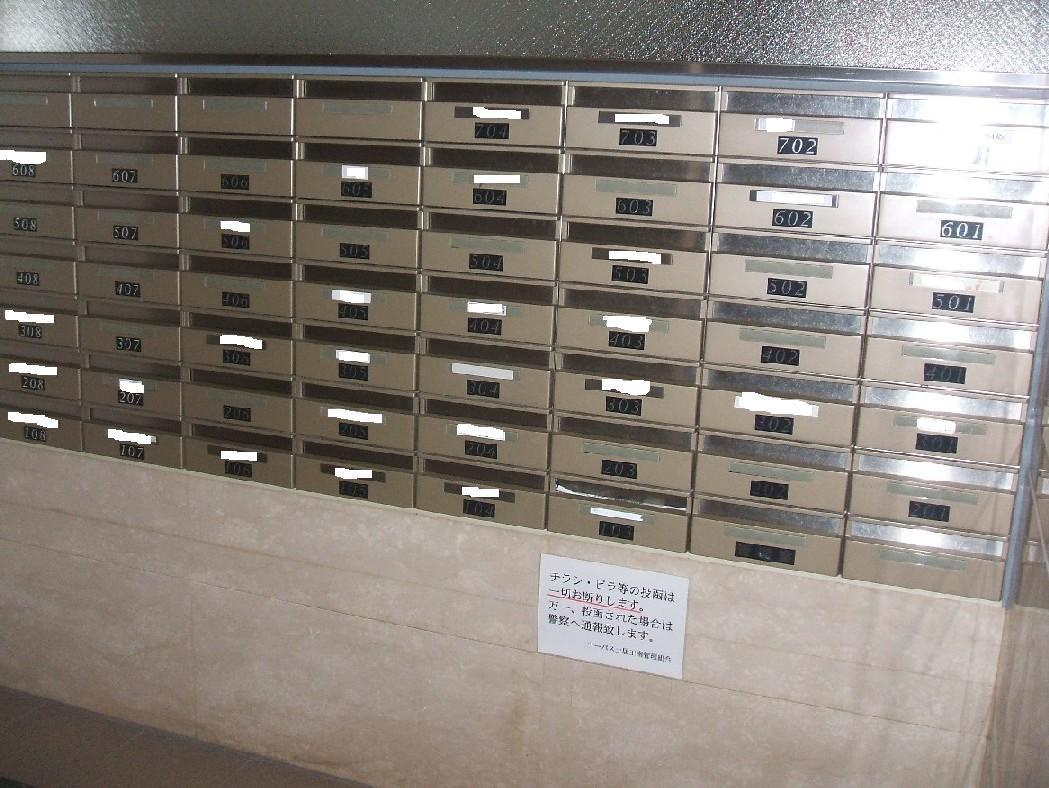 共有スペースには各居室用のポストもございます♪対面せずに手紙を受け取る事ができますね♪