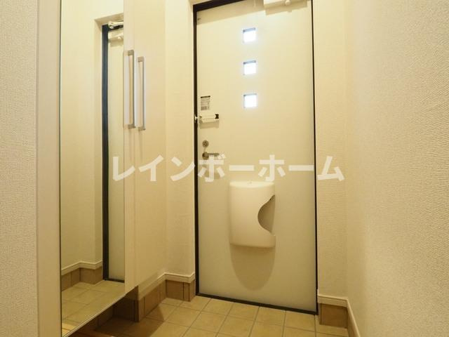 フォレストオハナ B棟の玄関
