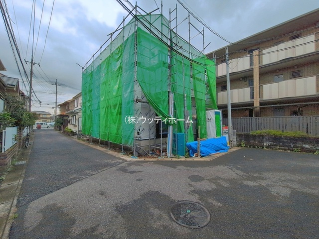 越谷市大里9期　新築一戸建ての前面道路含む現地写真