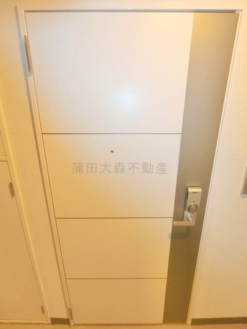 ステージファースト蒲田アジールコートの玄関