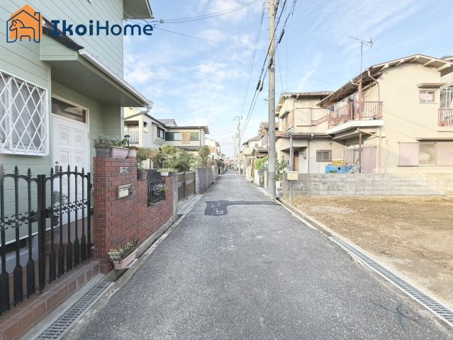 明石市魚住町西岡2期　全1棟　新築戸建の前面道路含む現地写真|●年中無休：当日予約可●前面道路は幅員約4ｍ、交通量少なく安心の住環境です。