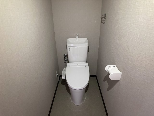 コーポサンルーツⅡのトイレ|温水洗浄便座付きトイレ