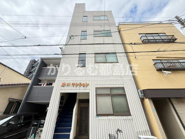 岩川マンションの外観
