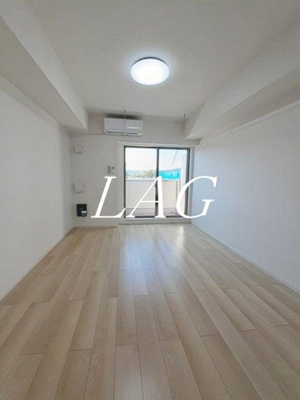 【居間・リビング】 | プラム・アズール | 洋室のお部屋です。