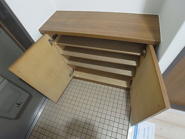 パシフィック神戸桜筋北館の玄関|シューズBOX完備