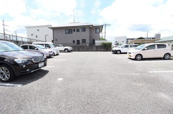 ダイエールの駐車場|駐車スペースもあります