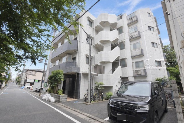 【外観】 | セイガステージ杉並井荻 | 手入れの行き届いた外壁やエントランスなど、「見ればわかる」レベルで清潔感を保ったマンションです。築年数を感じさせない姿で皆様をお出迎えします。～即日のご見学可能～　お問合せはお気軽にどうぞ。