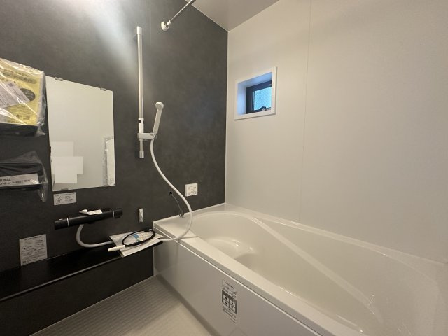 杉並区西荻南1丁目 全1棟 1号棟のトイレ|2階トイレは手洗いカウンターを設置しています
トイレは1階2階それぞれ設置しているので忙しい朝にも便利です