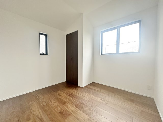 杉並区西荻南1丁目 全1棟 1号棟の洋室|2階4.1帖洋室は整形なお部屋なので家具のレイアウトもしやすいです