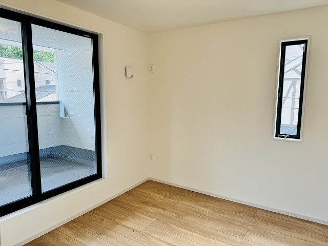八王子市　下柚木　新築一戸建て　２期の子供部屋|～2階バルコニーに出入り可能な5.2帖の洋室です～
