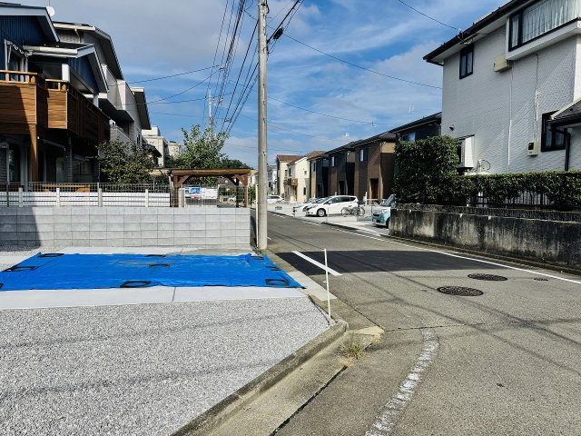 八王子市　下柚木　新築一戸建て　２期の前面道路含む現地写真|～南東6ｍ・南西6ｍ道路に面しています～
