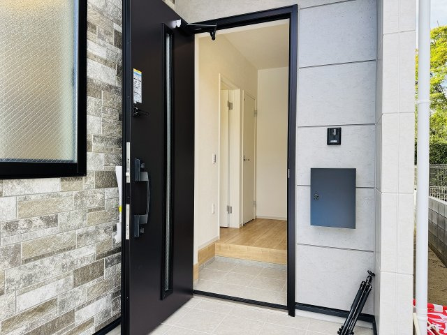 八王子市　下柚木　新築一戸建て　２期の玄関|～玄関は安心のWロックキーを採用～