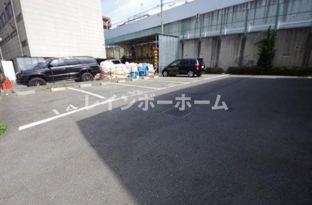 コンフォート丸山台の駐車場