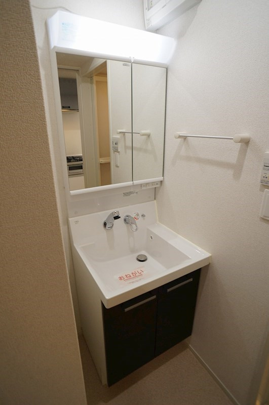 グランヒル長岡京の独立洗面台|独立洗面化粧台完備。浴室乾燥機付きで雨の日も安心の清潔感