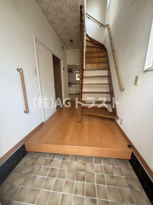 【玄関】 | （２４０）埼玉県上尾市瓦葺１４７６ー２６戸建