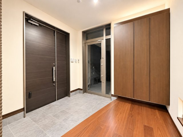 野洲市上屋の玄関