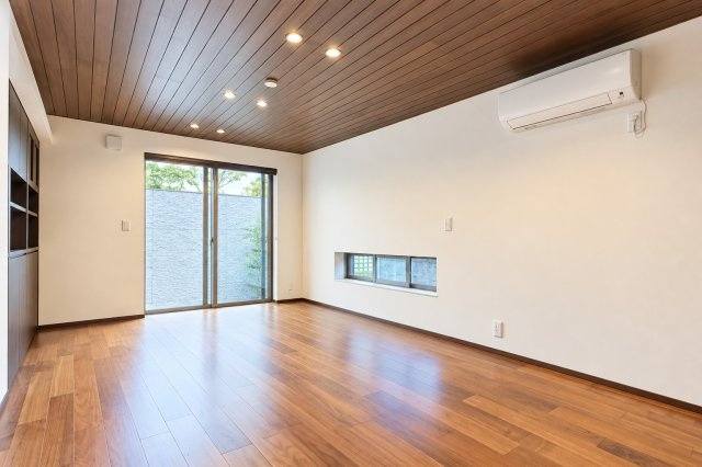野洲市上屋の洋室
