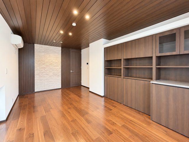 野洲市上屋の洋室