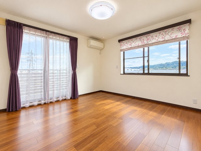 野洲市上屋の洋室