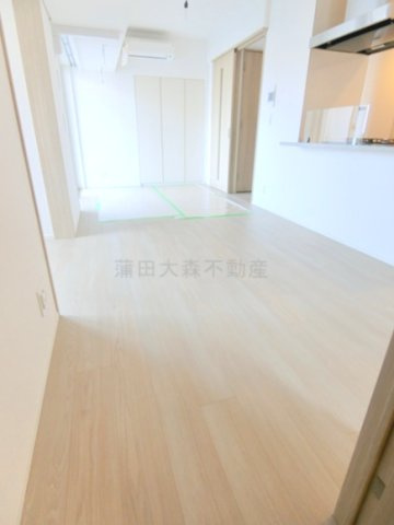 スタイリオ蒲田WESTの居間・リビング|LDK12.4帖　カウンターキッチンのリビングダイニングキッチン