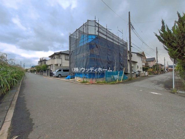 越谷市弥栄町20期　新築一戸建ての前面道路含む現地写真