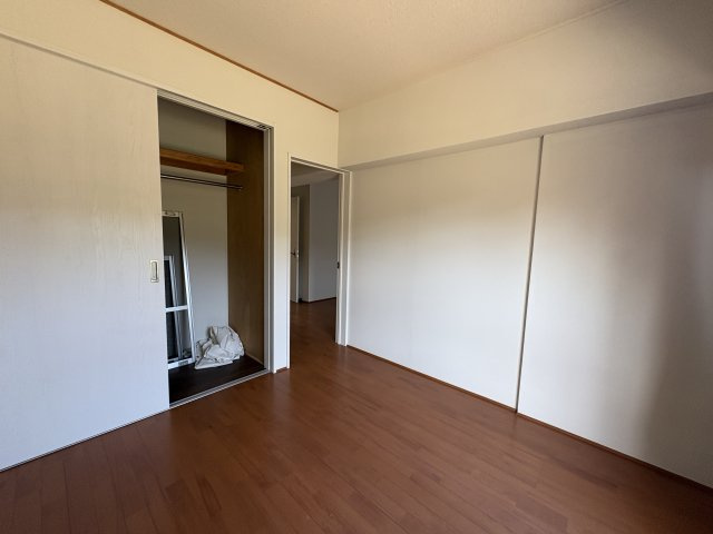 U FLAT由良の洋室