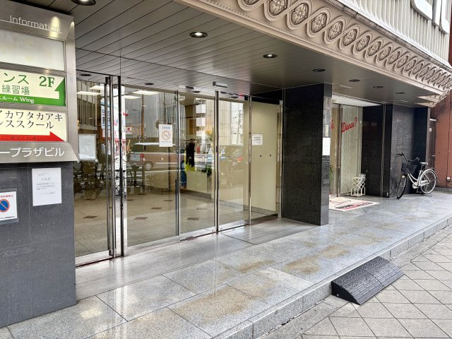 大阪市北区太融寺町の店舗事務所のエントランス