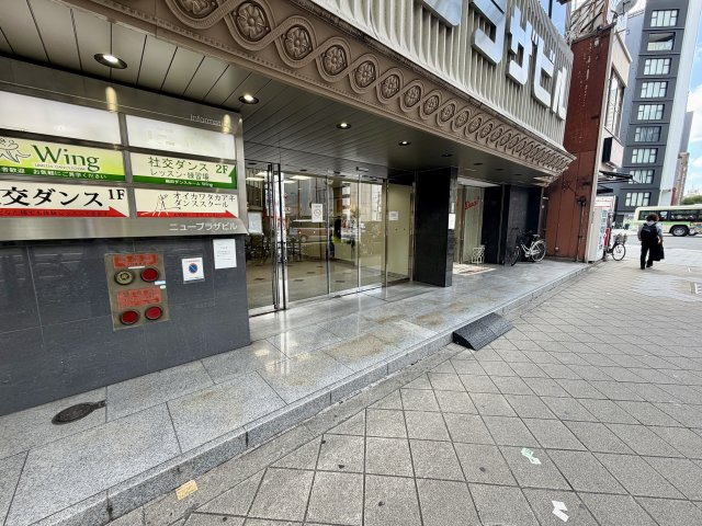大阪市北区太融寺町の店舗事務所のエントランス