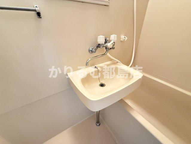 大阪市都島区都島北通１丁目の賃貸マンションの洗面所