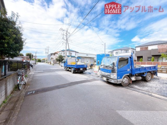 [新築住宅] 鶴ヶ島市脚折町 11期 全3棟の前面道路含む現地写真