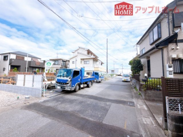 [新築住宅] 鶴ヶ島市脚折町 11期 全3棟の前面道路含む現地写真