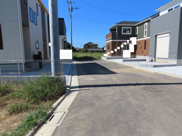 坂戸市鎌倉町売地の前面道路含む現地写真