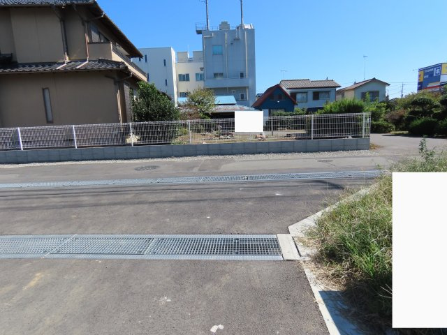 坂戸市鎌倉町売地の前面道路含む現地写真