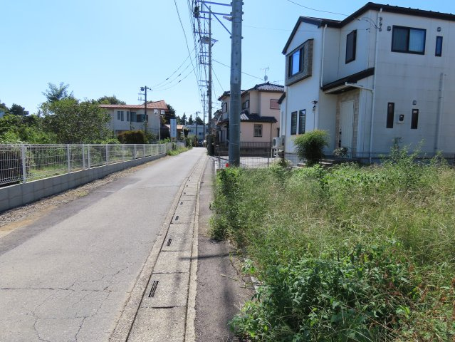 坂戸市鎌倉町売地の前面道路含む現地写真