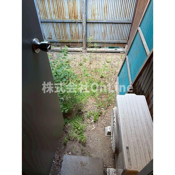 八尾市植松町貸家の庭