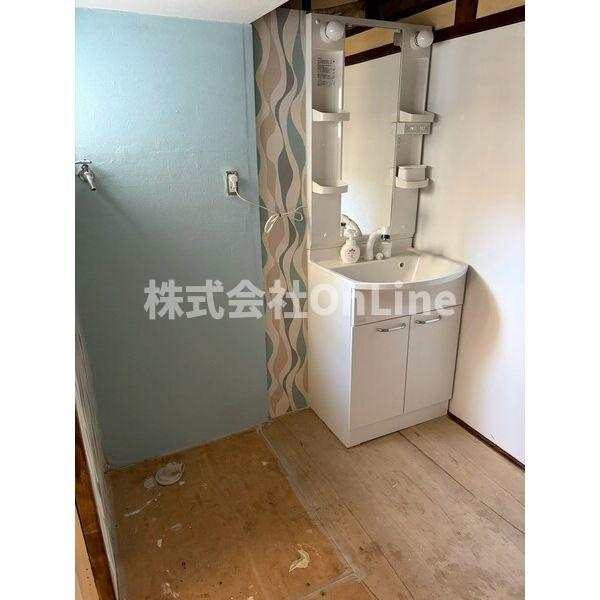 八尾市植松町貸家の独立洗面台