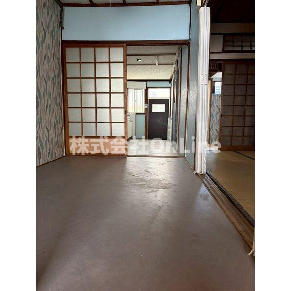 八尾市植松町貸家の洋室