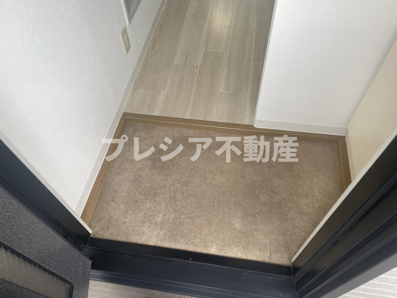 ラッキータウン 2番館の玄関