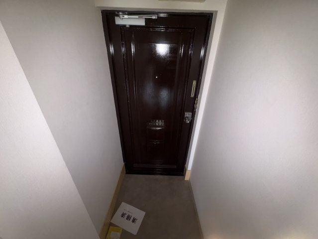 栄和第１マンションの玄関