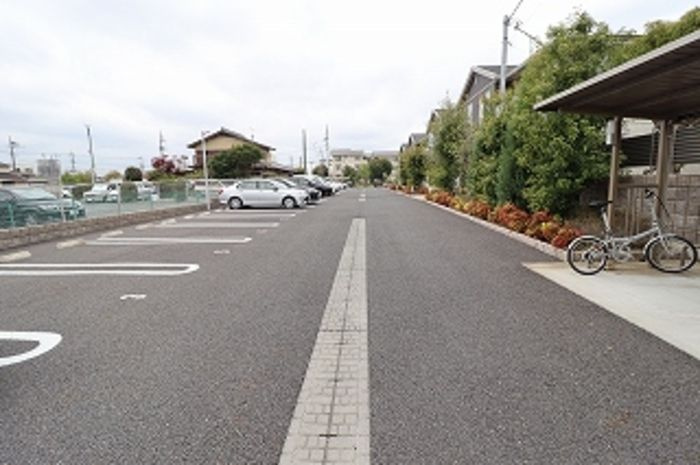 ピアヒルズ桜ヶ丘　Ｃの駐車場|駐車場完備です